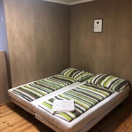 Quiet -Residential Area 2 Bedroom+Living Room Apartment Szombathely Ngoại thất bức ảnh