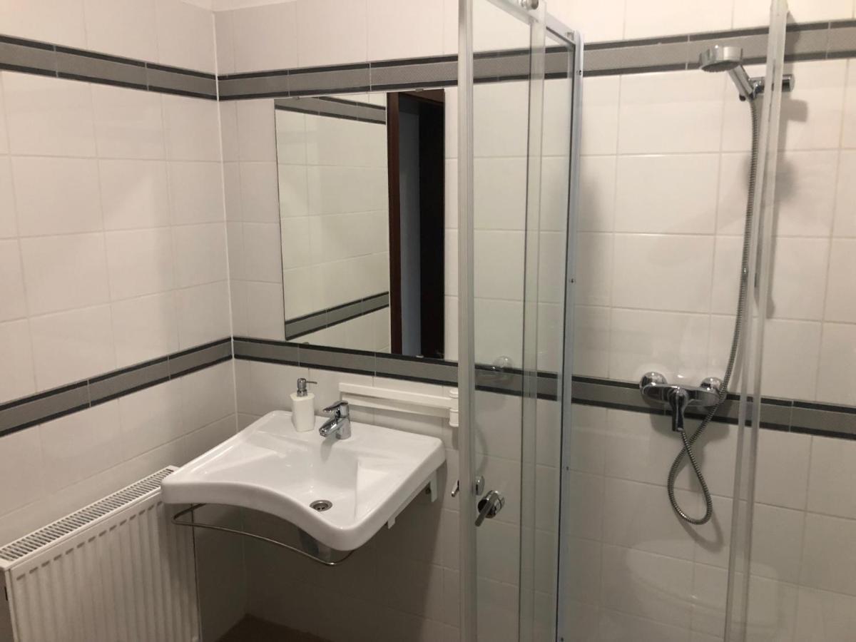 Quiet -Residential Area 2 Bedroom+Living Room Apartment Szombathely Ngoại thất bức ảnh