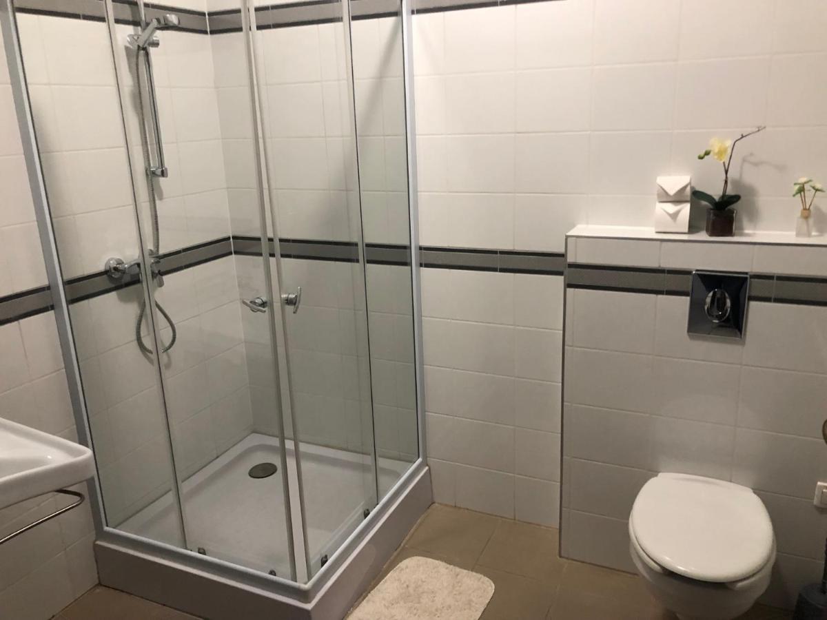 Quiet -Residential Area 2 Bedroom+Living Room Apartment Szombathely Ngoại thất bức ảnh